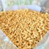 Żwirek drewniany GO4PET - pellet z bliska Zbliżenie na granulki pelletu drzewnego GO4PET